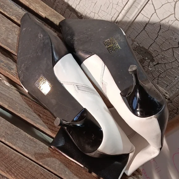 Jeffrey Campbell Bold Black and White Heeled Boots - Picture 9 of 10